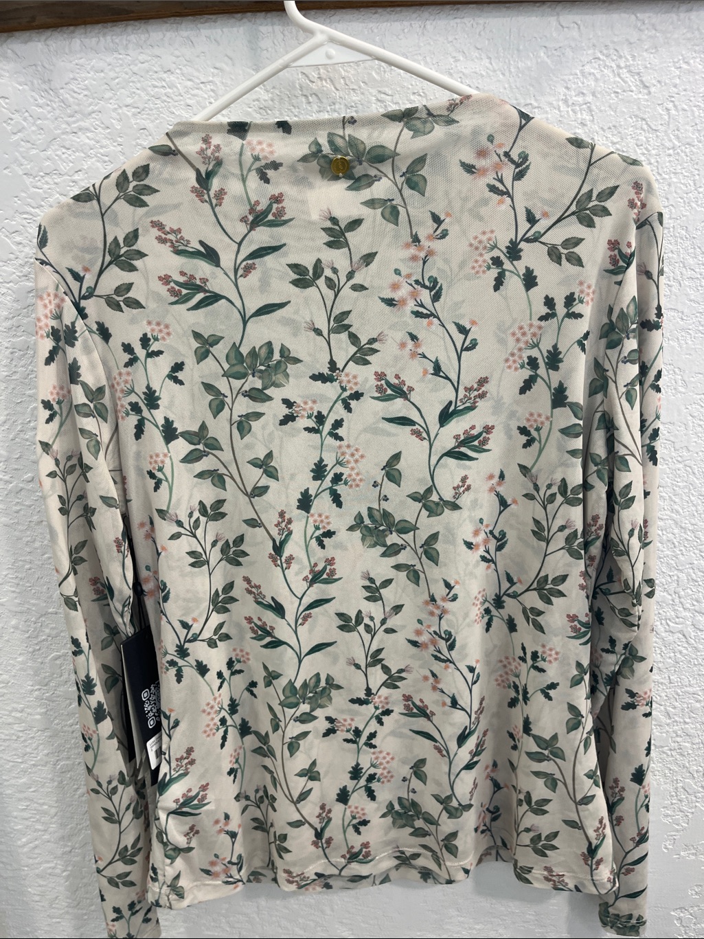 A. Putnam Luxe Opaque Long Sleeve Top Garden Print Size S Nwt Golf Resort - Read — image 6 of 8